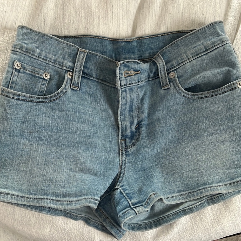 Levi’s denim high waisted shorts size 26